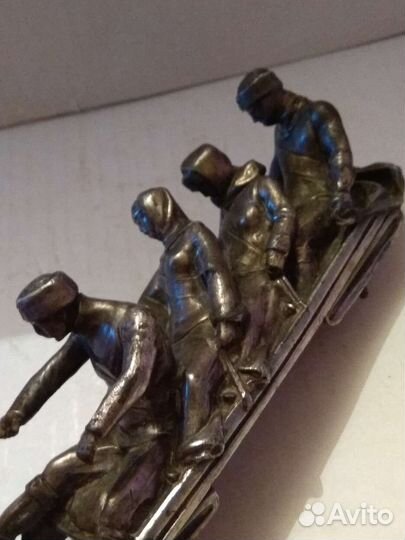 Антикварная статуэтка. Бобслей