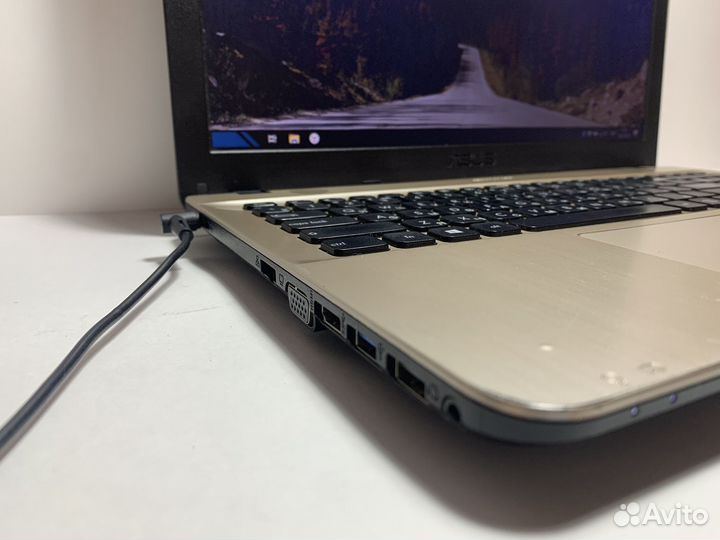 Ноутбук для учебы Asus intel/4gb/ssd