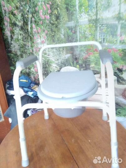 Санитарный стул