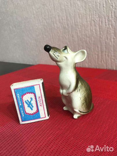 Мышь фарфоровая статуэтка