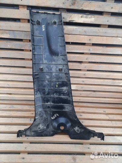 Обшивка центральной стойки правая нижняя SsangYong