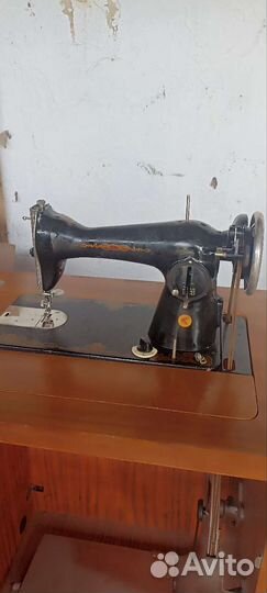 Швейная машинка ножная