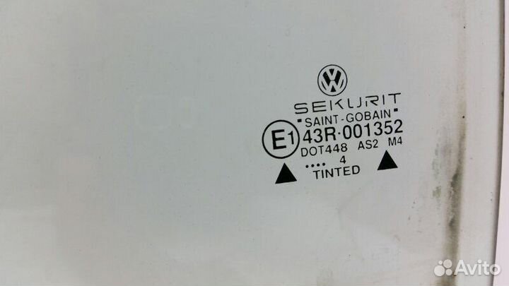 Стекло двери заднее левое Volkswagen Passat 3A2