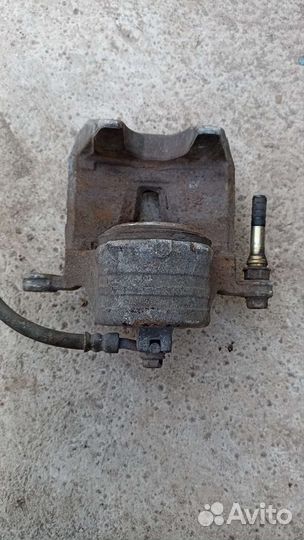 Infiniti FX35 передний правый суппорт