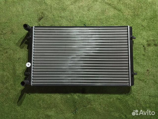 Радиатор охлаждения двигателя Volkswagen Golf 4 1J