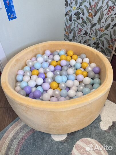Сухой бассейн с шариками