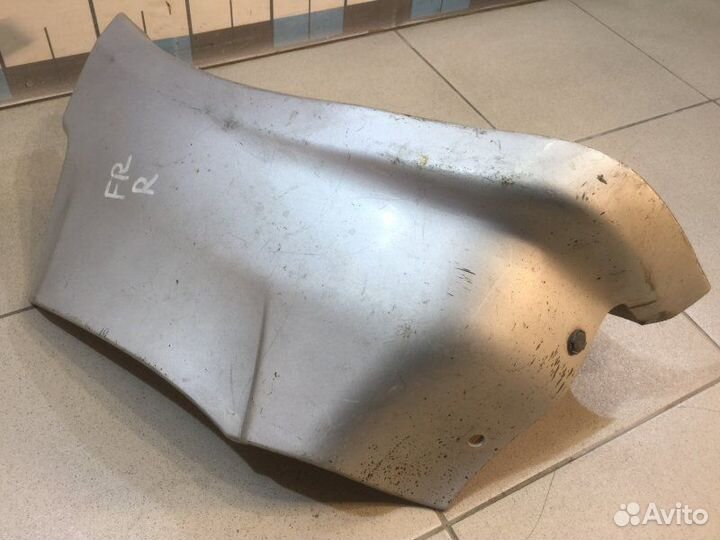 Брызговик передний правый Mitsubishi Pajero 3 V6