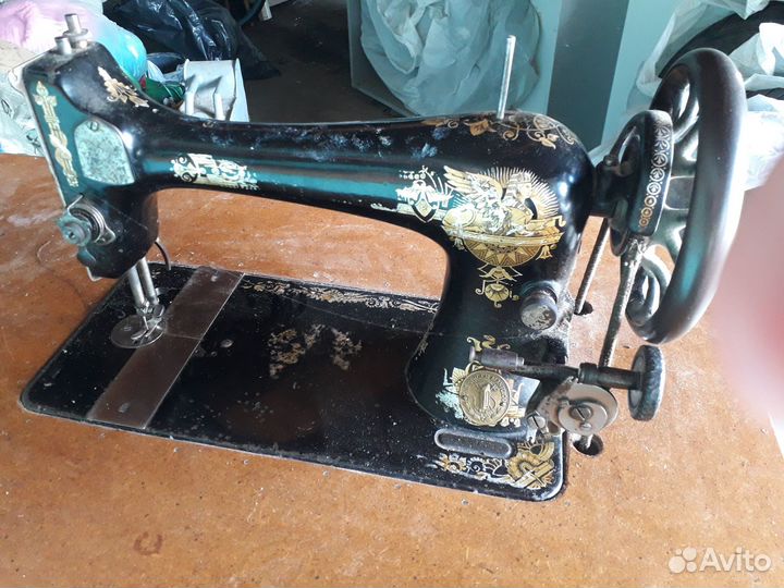 Швейная машинка Зингер ножная