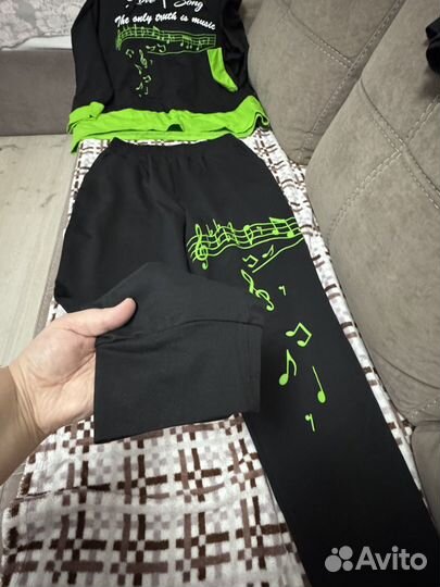 Костюм женский новый 54 размер