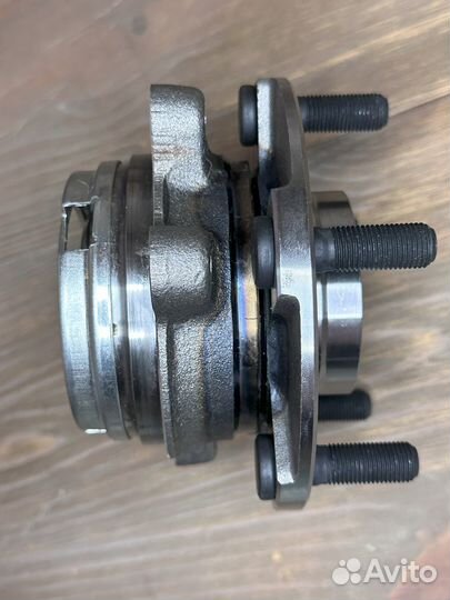 Ступичный подшипник Nissan 40202-JN90A