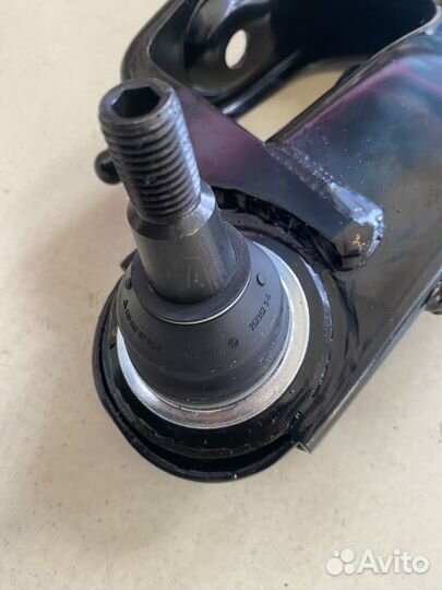 Рычаг нижний правый в сборе Range Rover LR075993