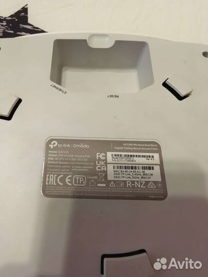 Точка доступа TP-Link Omada EAP225v4