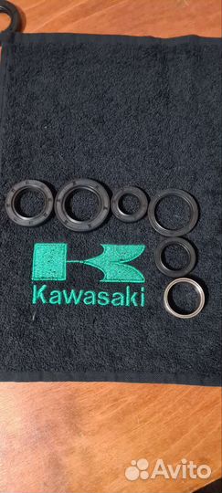 Сальники двигателя и втулка звезды kawasaki kdx