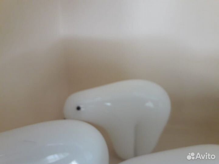 Набор фигурок белых медведей