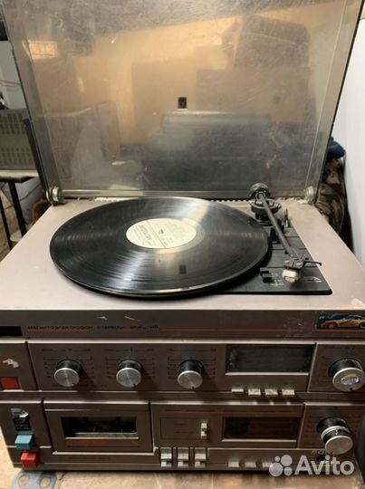 Виниловый проигрыватель