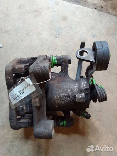 Задний левый супорт опель