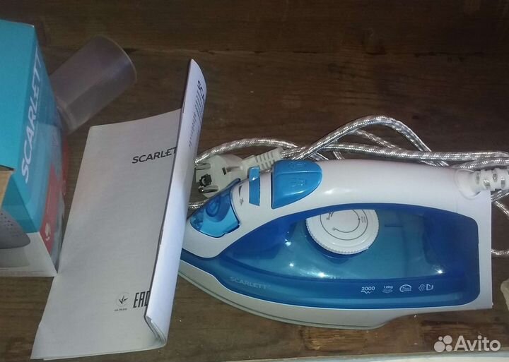 Утюг Scarlett 2000w в коробке
