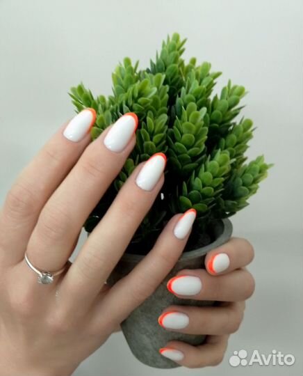 Маникюр и педикюр