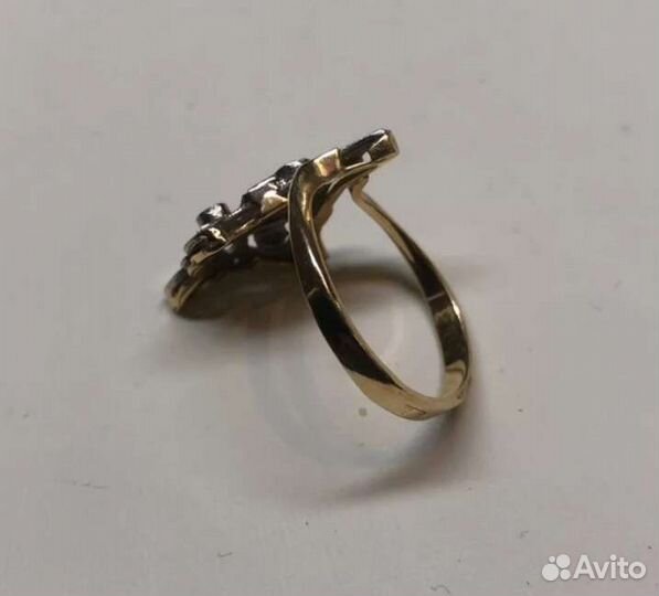 Золотое кольцо с бриллиантами 750 пробы