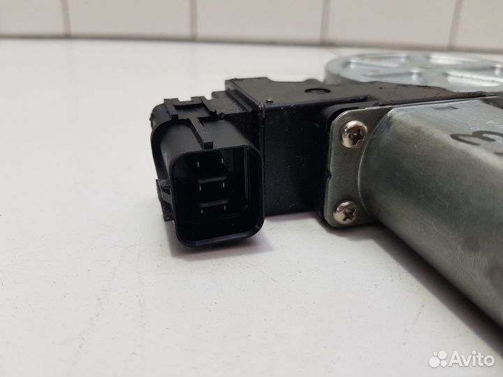 Моторчик стеклоподъемника задний левый