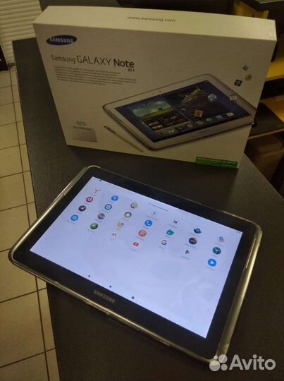 Планшет Samsung с большим 10 дюймов ярким экраном