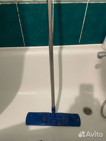 Ведро и швабра