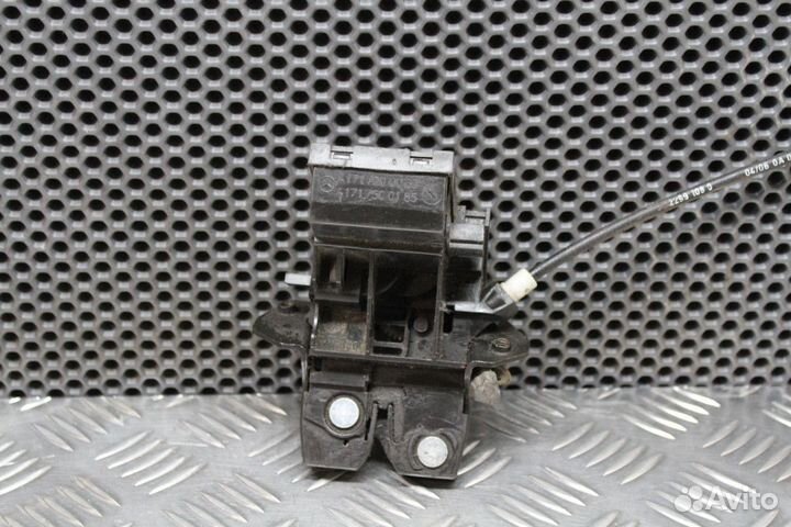 Замок багажника Mercedes-Benz E-класс