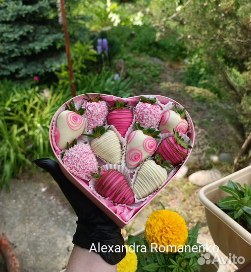 Клубника в шоколаде, сердце, букеты из клубники