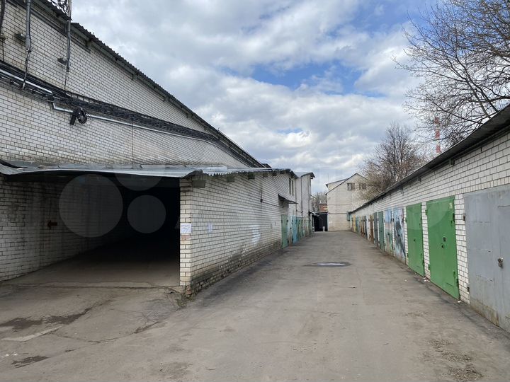 Гараж, > 30 м²