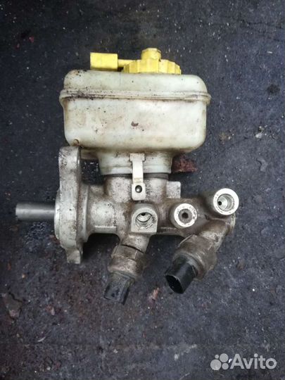 Главный тормозной цилиндр Volkswagen Bora