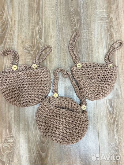 Набор вязаных корзин на кроватку