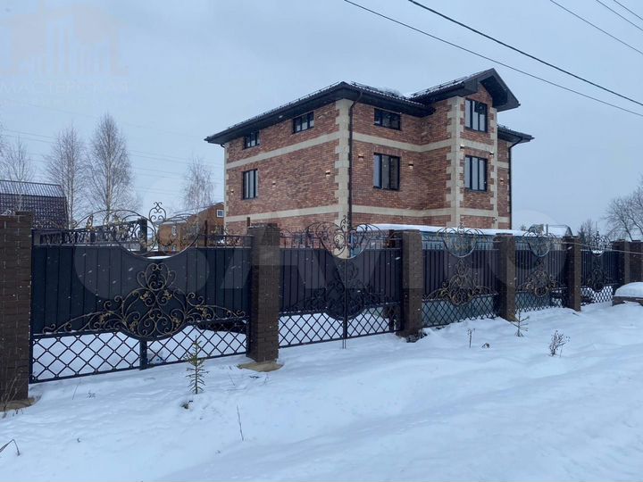 Дом 318 м² на участке 10 сот.