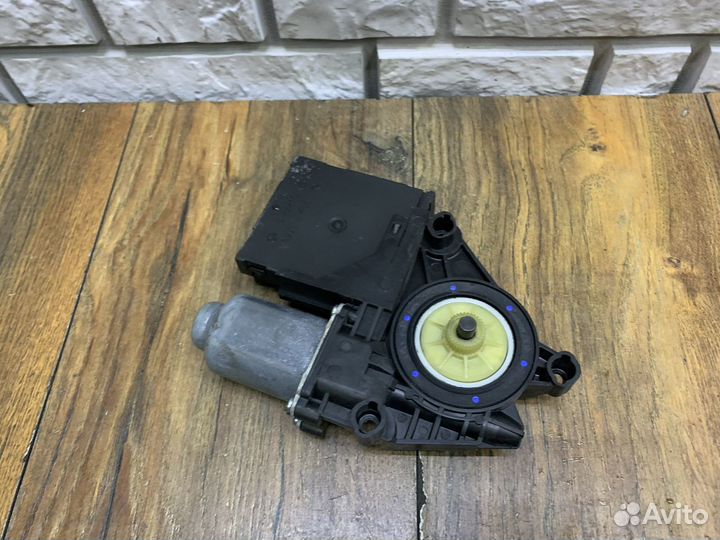 Volkswagen Golf 6 Моторчик стеклоподъемника