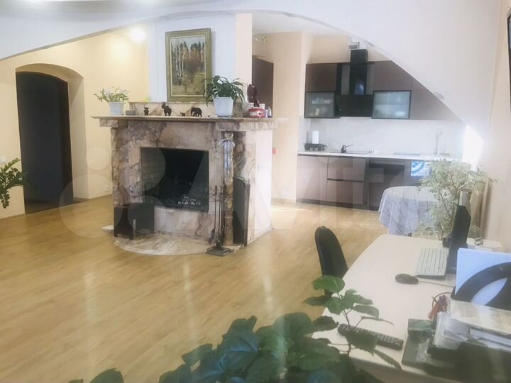 Дом 193,8 м² на участке 8 сот.