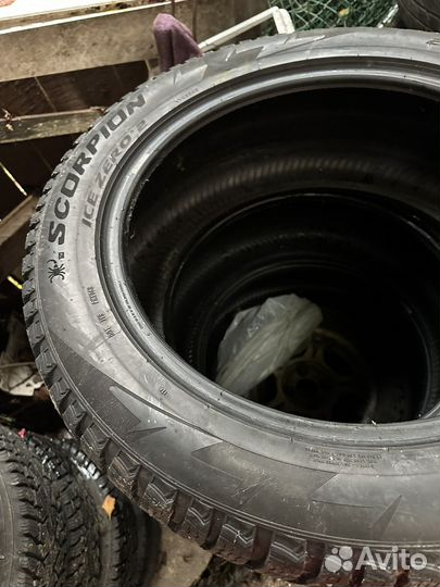 Pirelli Ice Zero 285/45 R20