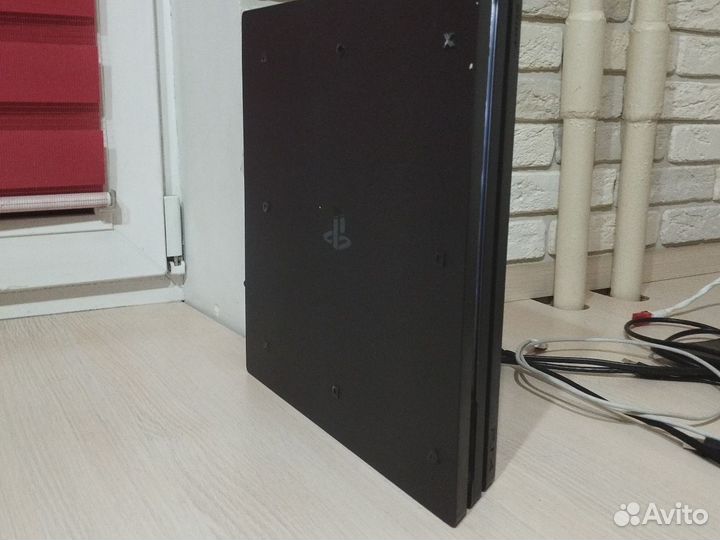 Игровая приставка ps4 pro