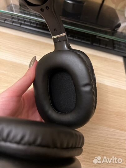 Беспроводные наушники охватывающие/накладные