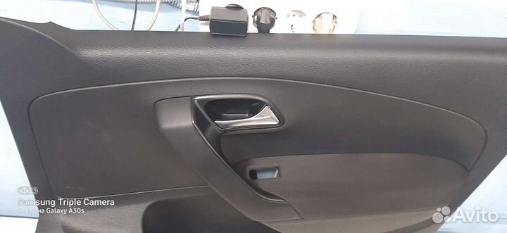 Обшивка двери volkswagen polo