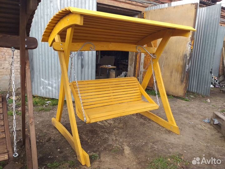 Садовая качель с крышей из сосны