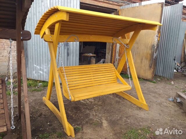 Садовая качель с крышей из сосны