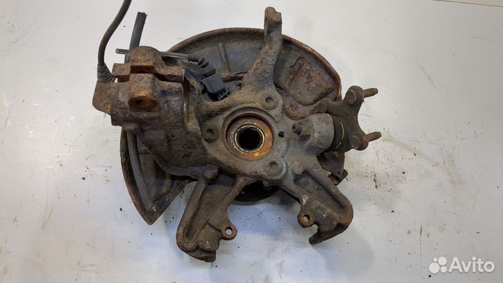 Ступица (кулак, цапфа) правая передняя Volkswagen Caddy