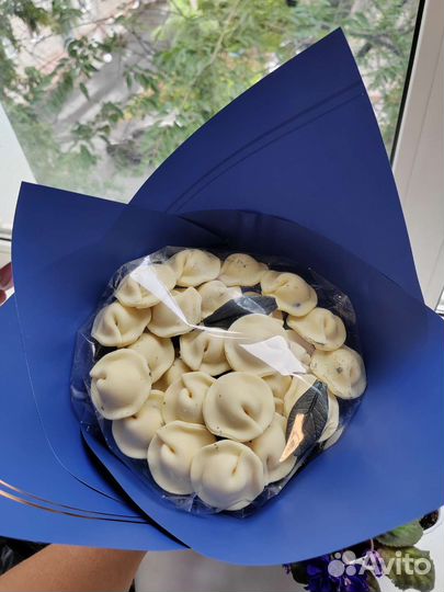 Букет из шоколадных пельменей