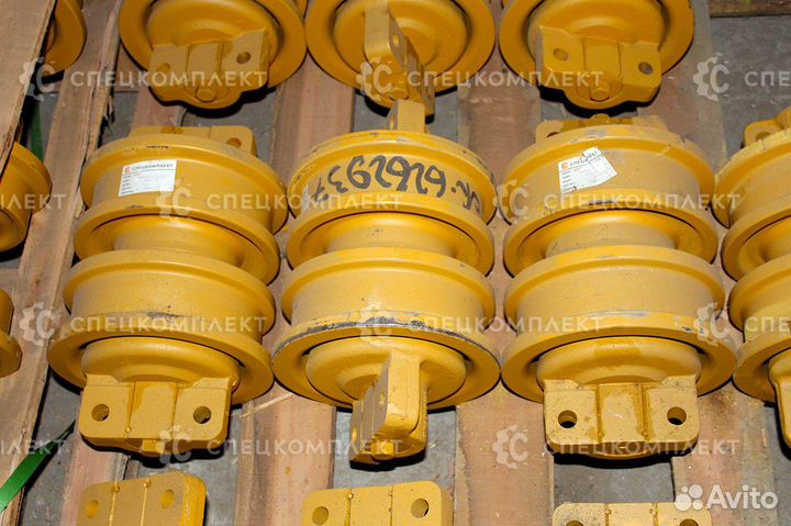 Каток опорный двубортный для CAT D6N
