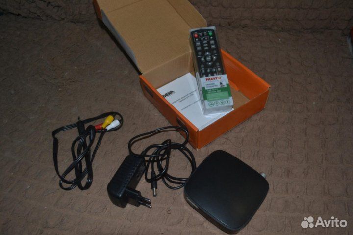 Цифровая приставка DVB-T2 Cadena CDT-1793