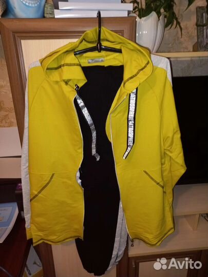 Спортивный костюм женский