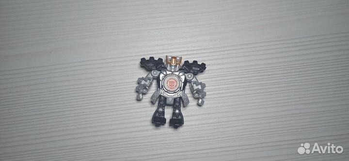 Робот из трансформеров вместе с миниконом, ориг