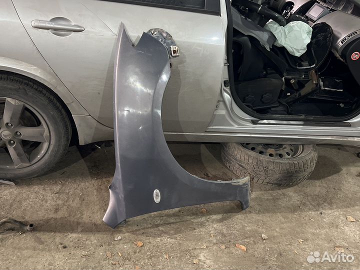 Крыло передний правый mazda 3 bk седани