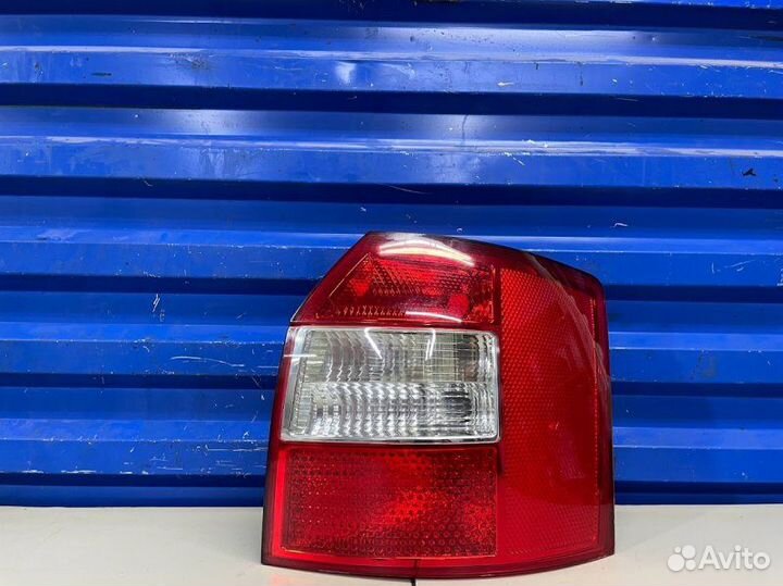 Фонарь задний правый Audi A4 B6 2.5 BAU 2004