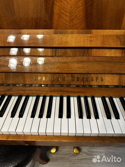 Пианино, фортепиано Красный октябрь