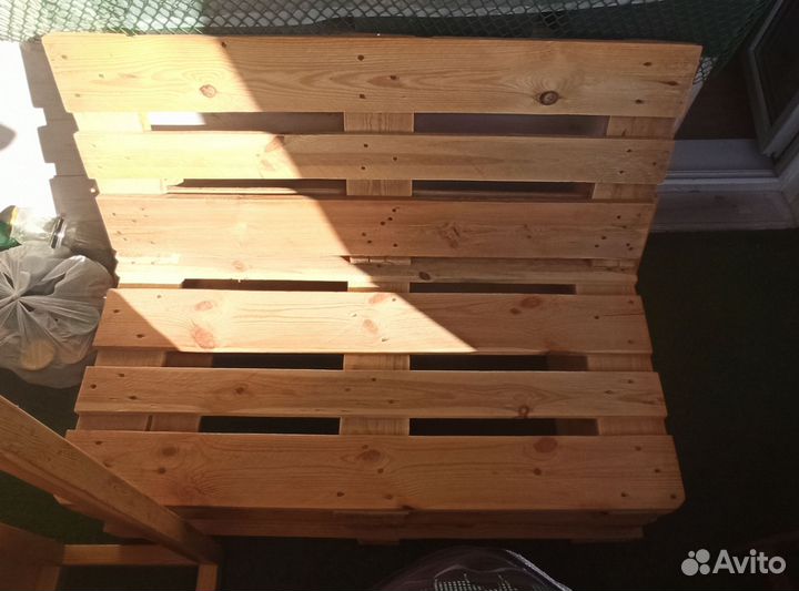 Лавка скамейка из поддонов